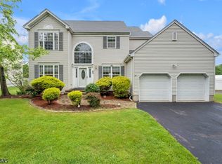 65 Vones Ln, Raritan, NJ 08869