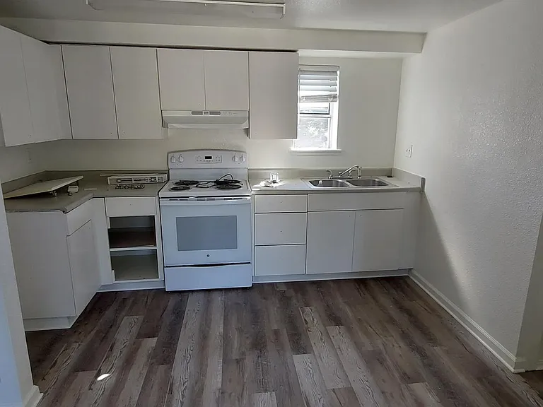 2750 Akard Ave — Photo 1
