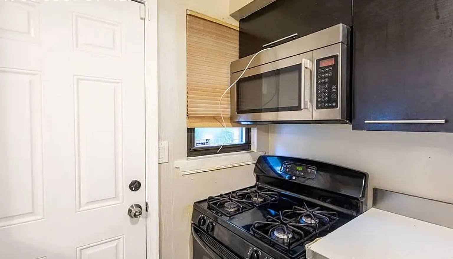 3 bed, 1290 sqft, $3,545 — Photo 3