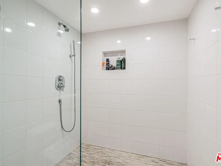 17083 Palisades Cir — Photo 19