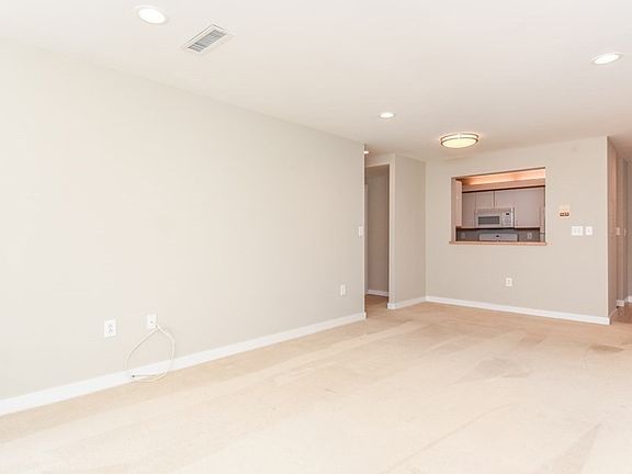 5th image of 20 Chestnut St APT 405
