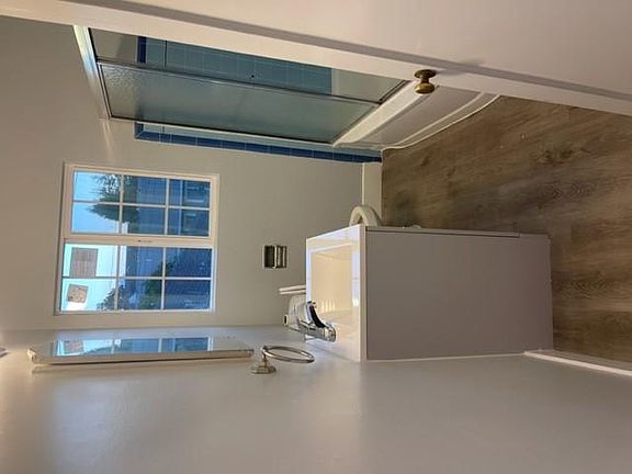 5th image of 582 Simon St #580