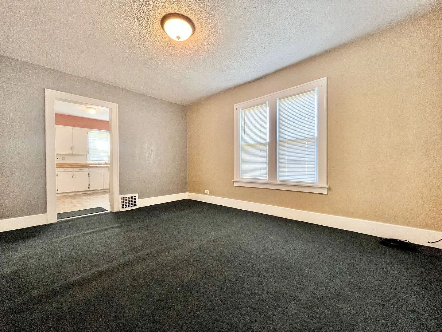 2 bed, 1.0 bath, 672 sqft, $1,250 — Photo 4