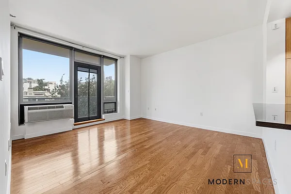 Living room, photo 2