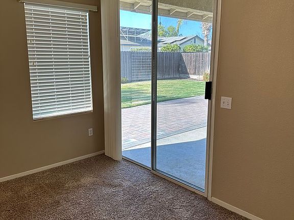5th image of 861 Woodridge Cir