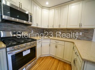 21-22 Hoyt Ave S #2B, Astoria, NY 11102