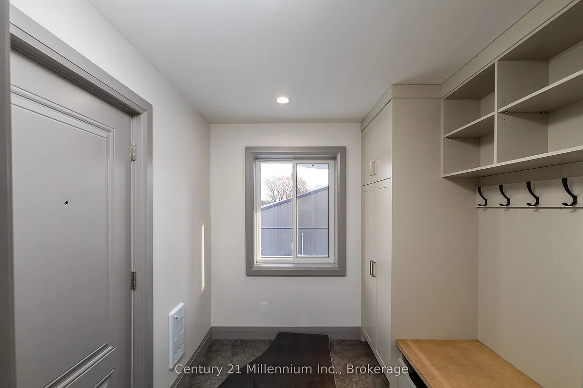 Building Photo - 413 Queen St S #B