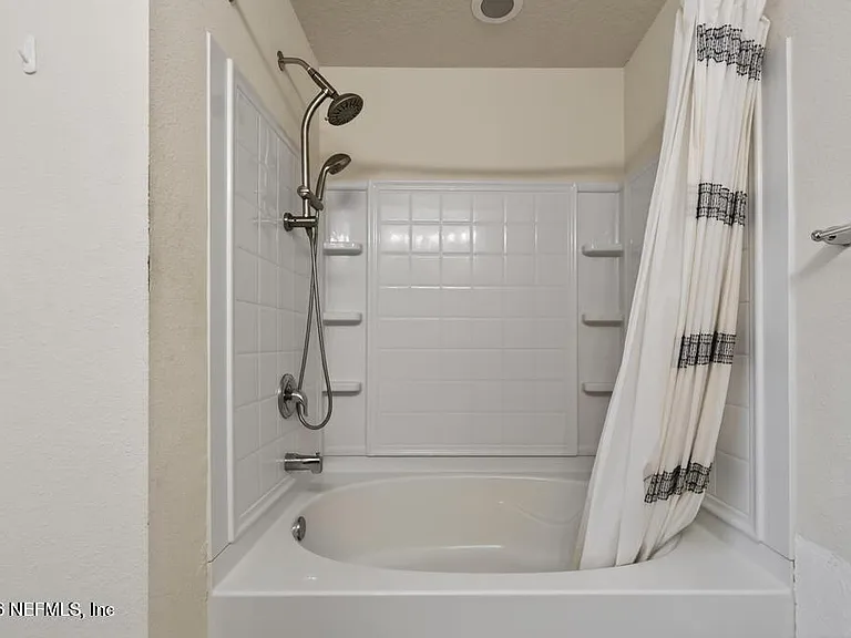 45047 Amhurst Oaks Dr — Photo 28