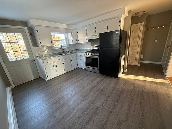 2nd image of 38 Pine St