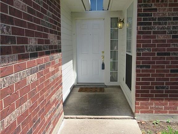 2nd image of 210 N Kings Canyon Dr