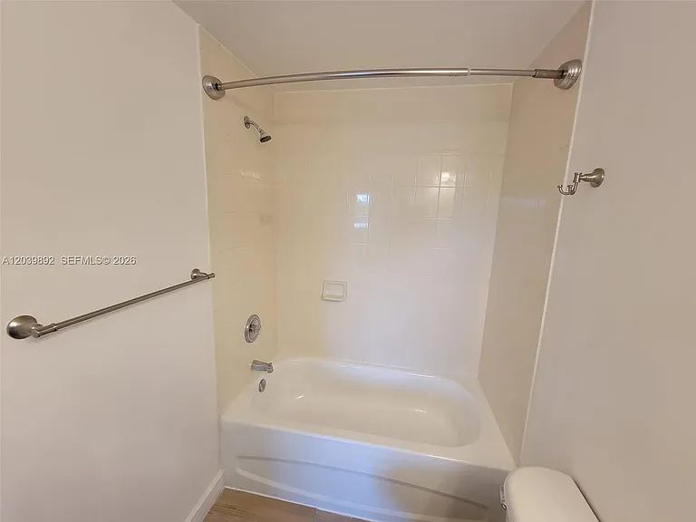 1300 NE 109th St #405 — Photo 17