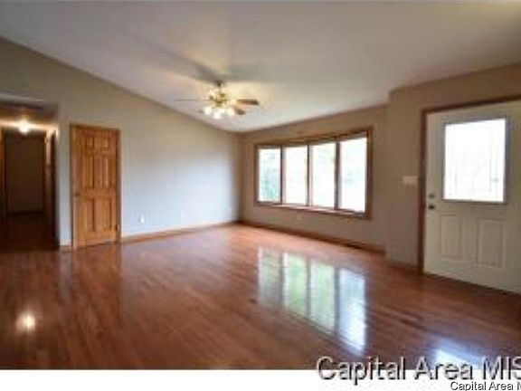 3rd image of 816 Whispering Pines Dr