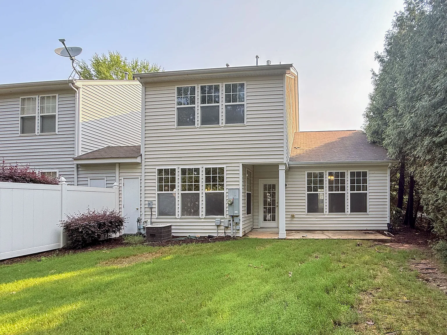 3 bed, 2.5 bath, 1510 sqft, $2,000 — Photo 3