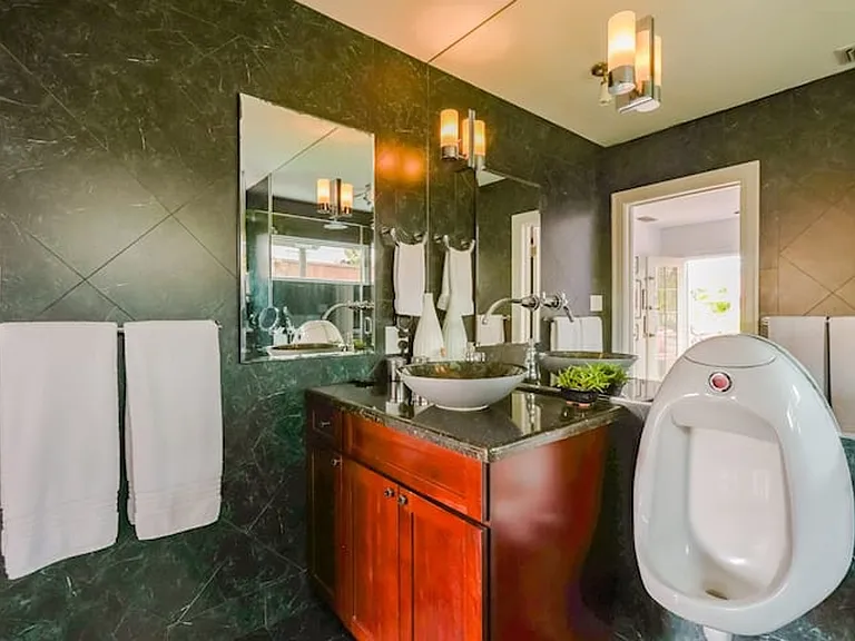 1203 S Rimpau Blvd — Photo 12
