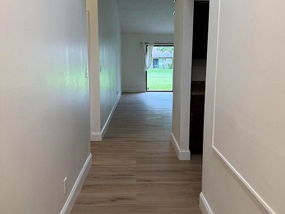 3rd image of 22682 Vistawood Way