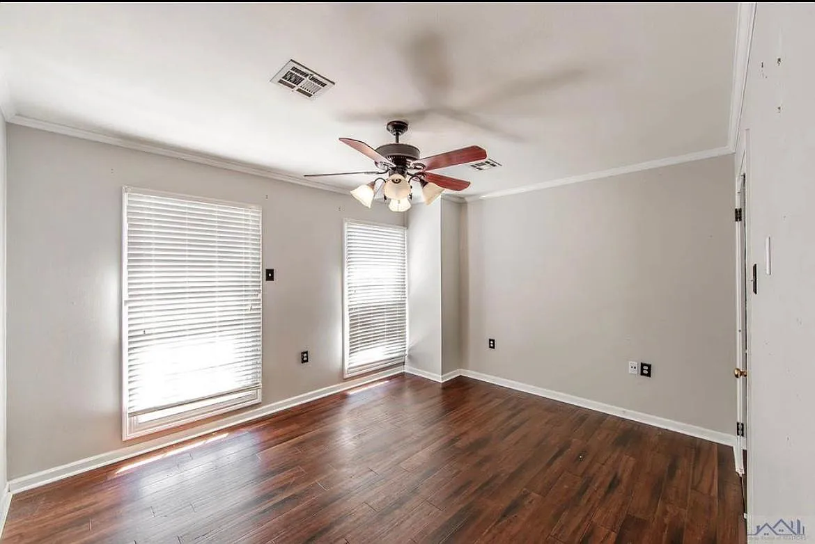 2 bed, 2.5 bath, 1400 sqft, $1,550 — Photo 2