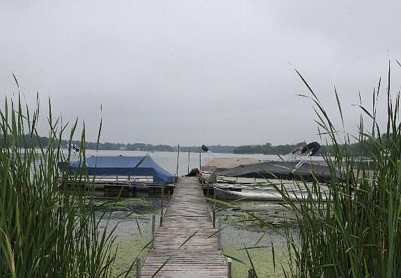 Association Dock-Pontoon Boats to rent