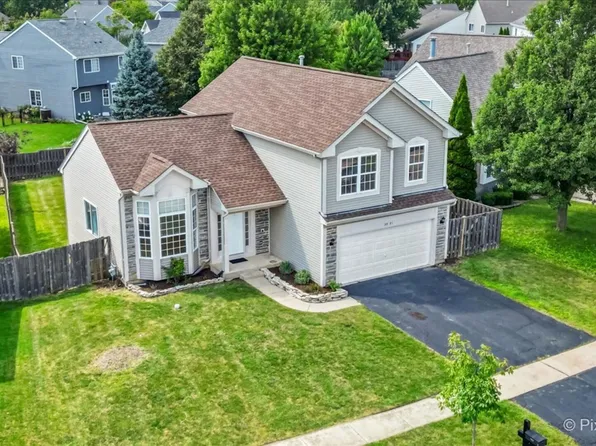 3021 Melbourne Ln, Lake In The Hills, IL 60156