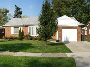 19775 Ida Ln W, Grosse Pointe Woods, MI 48236