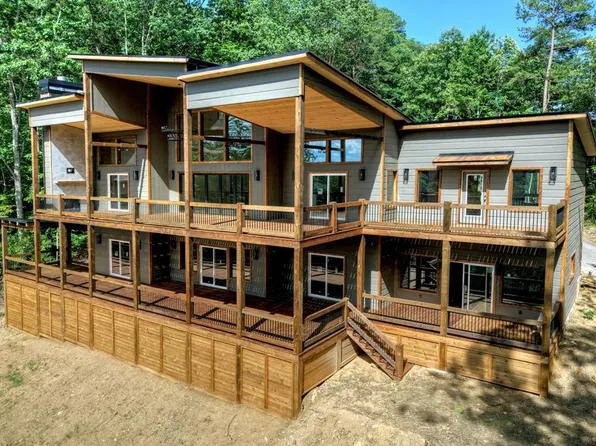 356 Mountain Ridge Dr, Blue Ridge, GA 30513