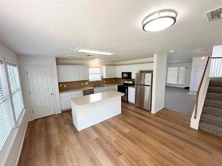 909 Settlement Cv — Photo 5