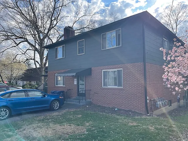 2 bed, 1030 sqft, $1,700 — Photo 2