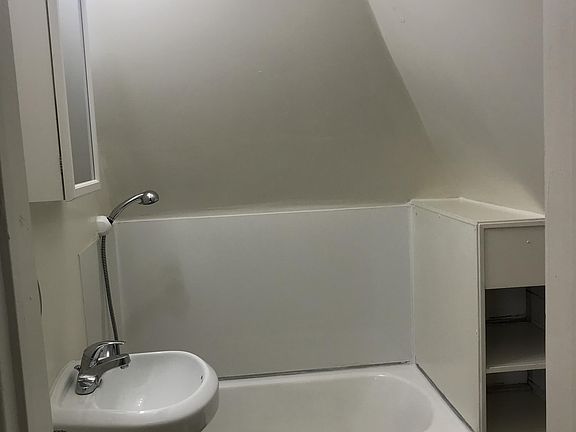 4th image of 123 W Birch St APT 3