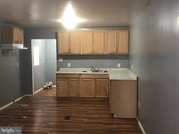 4th image of 807 Wright St