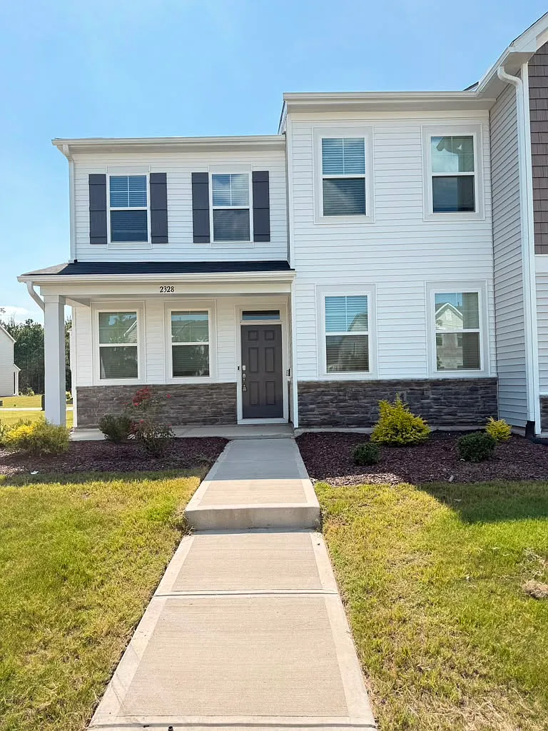 4 bed, 2427 sqft, $2,495 — Photo 1