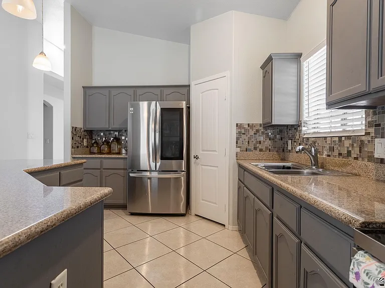 1533 E D St — Photo 20