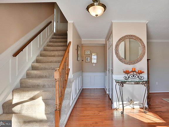 2nd image of 4085 Camelot Ct