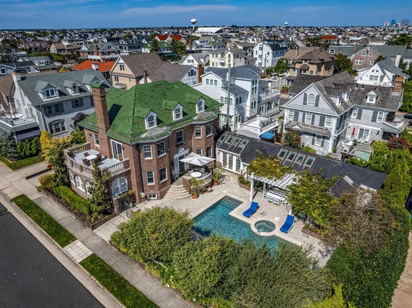 107 S Pembroke Ave, Margate City, NJ 08402