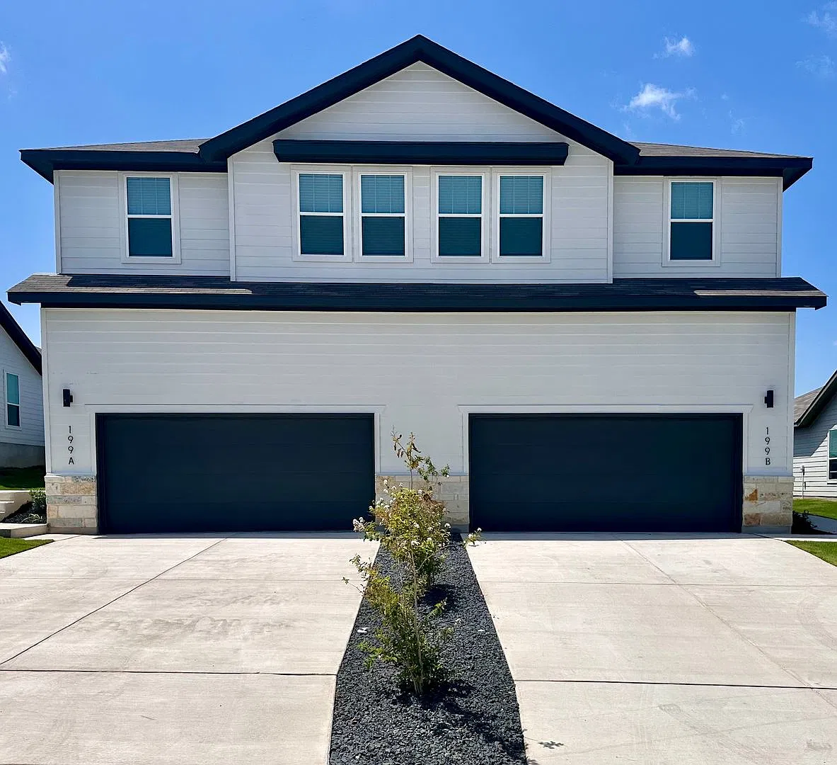 Luxury 2-Story, 4-Bed/ 2.5-Bath Duplex in Emma Park! — Photo 3
