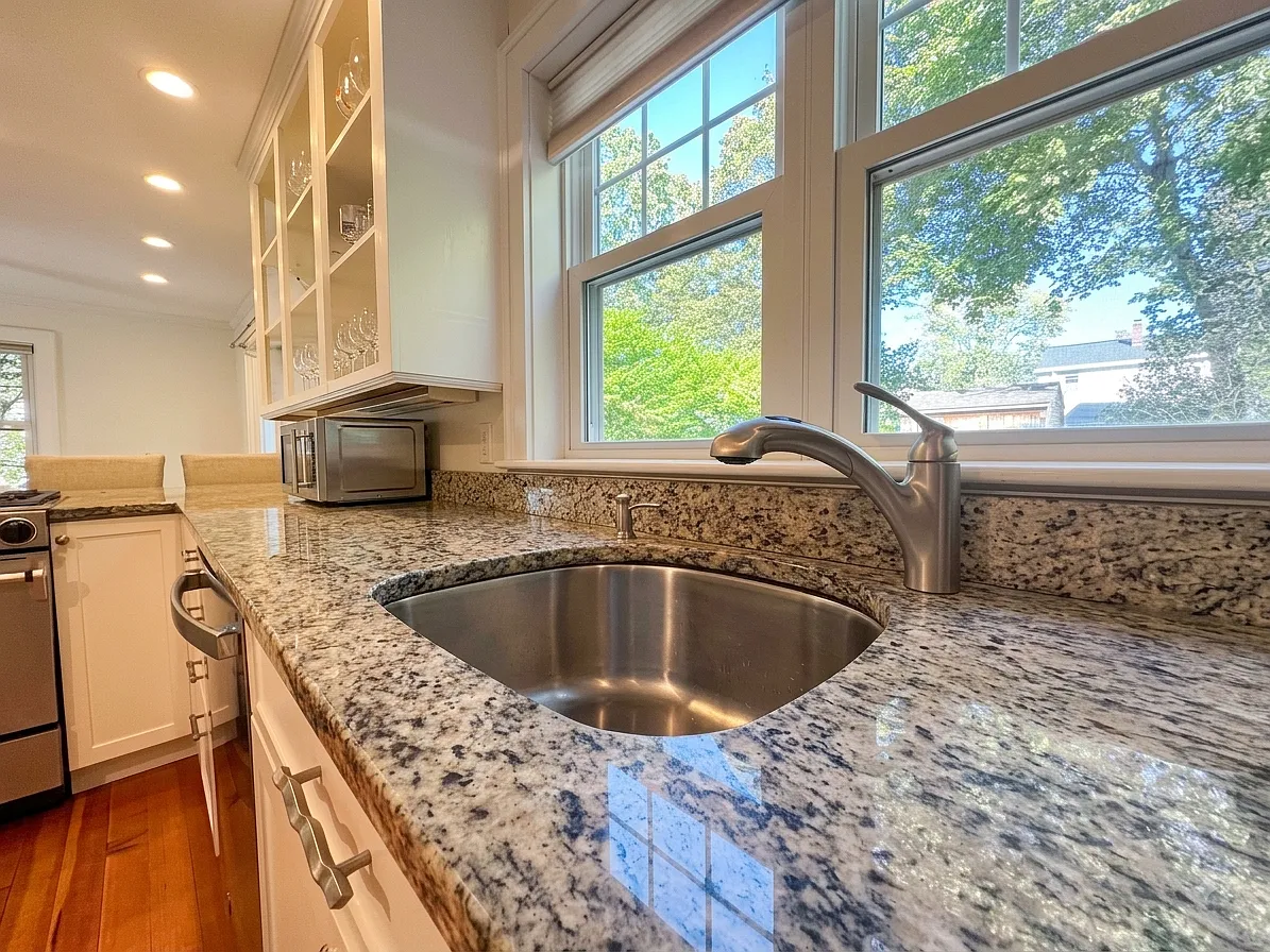 4 bed, 1.5 bath, 1565 sqft, $4,200 — Photo 4