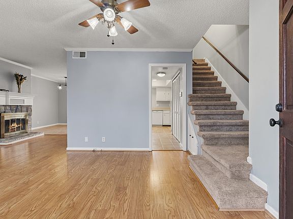 3rd image of 340 Huntington Ridge Dr