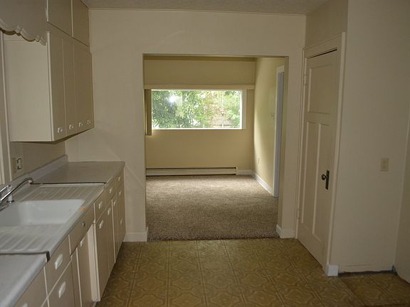 3rd image of 2830 Chambers St