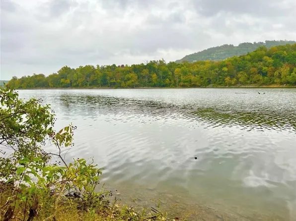 57 Sailboat Dr #8, Eureka Springs, AR 72631
