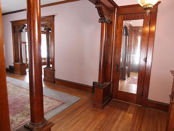 3rd image of 1008 E Joy St