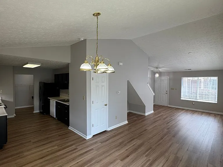 703 Mountain Pine Dr — Photo 5