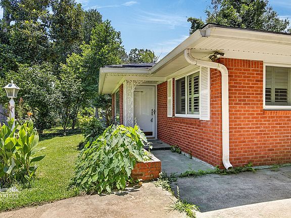 3rd image of 3807 Truett Blvd