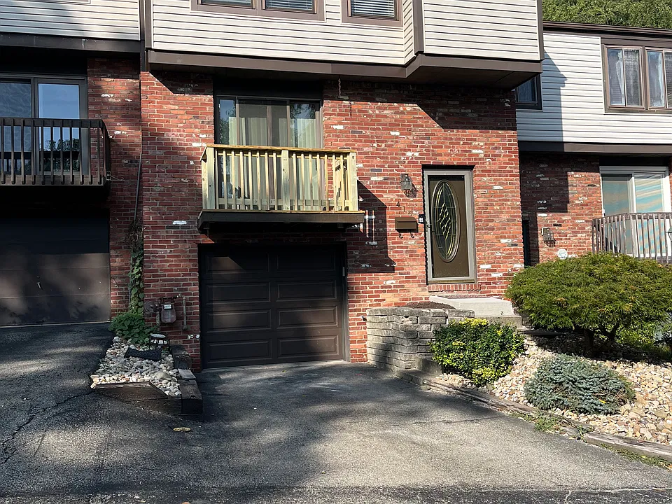 415 Cricketwood Ct N