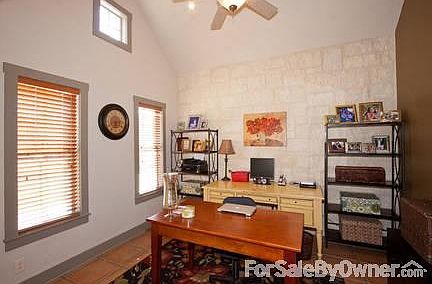 Office/Study
						:
						Unique rock wall and light and bright room.
