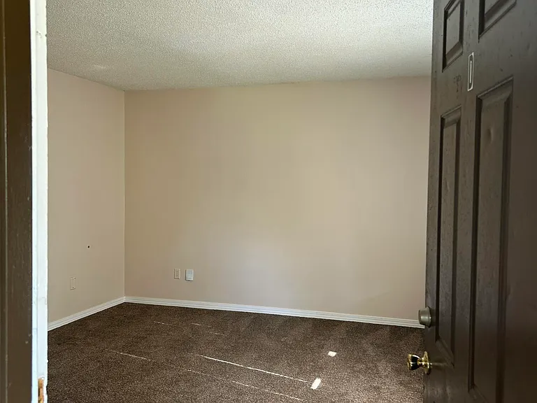 470 Crabapple Ct #D — Photo 5