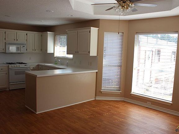5th image of 11851 Acadia Dr