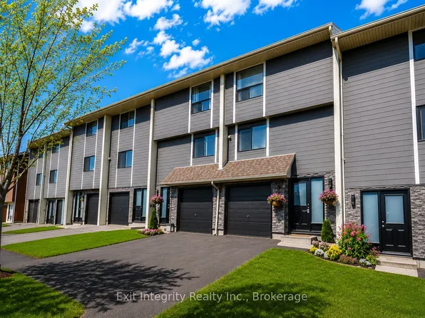 135 Chalmers St S #18, Cambridge, ON N1R 6M2