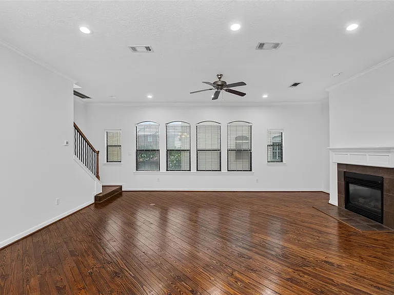 2304 Jackson St — Photo 3