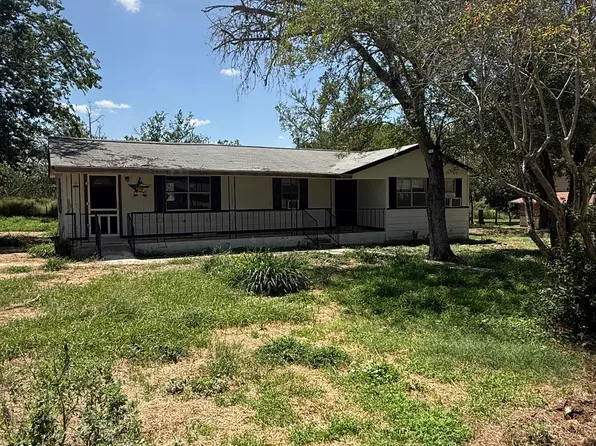 1207 El Paso, Stockdale, TX 78160