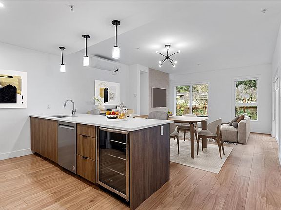 4th image of 2330 Sooke Rd #8