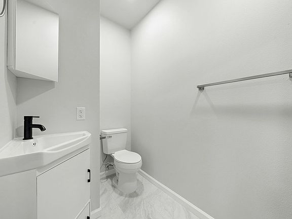 4th image of 801 Avenue K #E