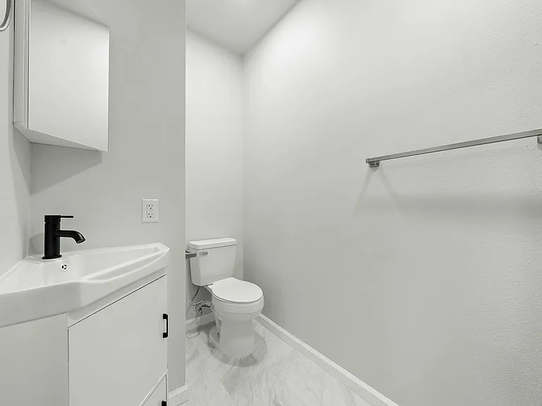 801 Avenue K #F — Photo 14